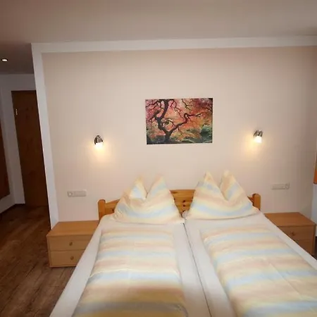 Haus Buergler ديتن ام هوكونغ